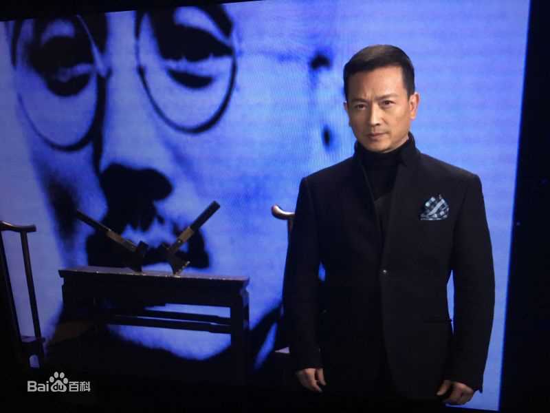 精选张弓在厦门卫视《两岸秘密档案》讲述人中的图册