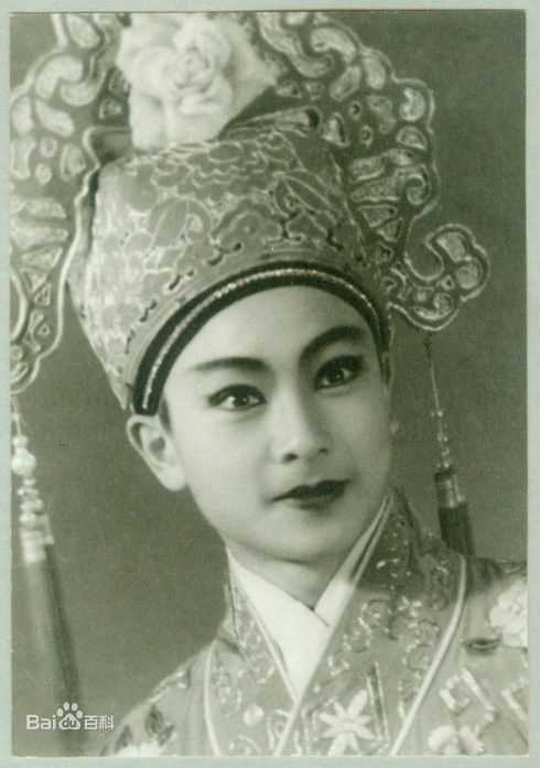 张弓少年素颜照壁纸