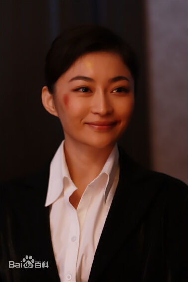 最新葛玟希在《伏驽》民国军营照中的图集