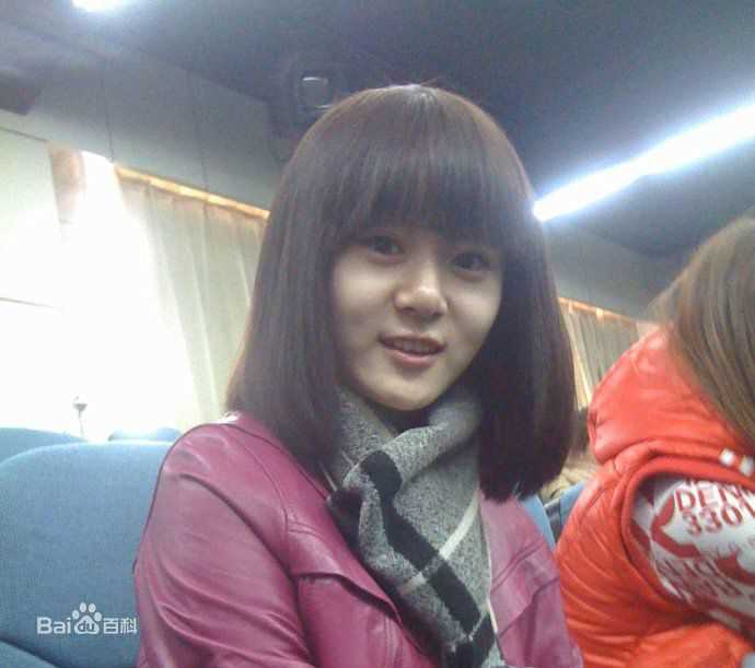 周弋楠本山快乐营素颜照相册