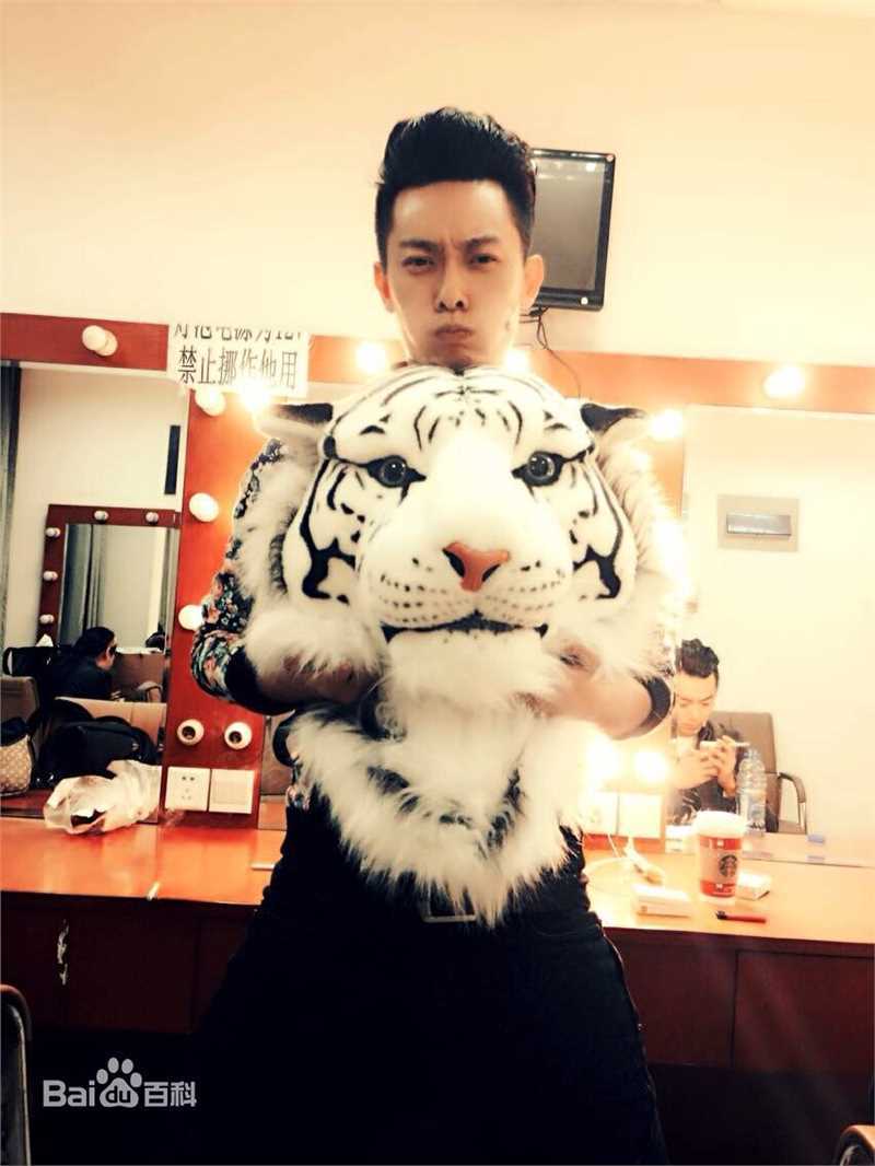 贺彬(He Bin)新浪微博照片性感图片图集