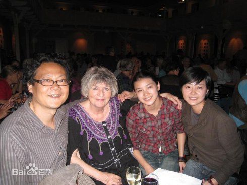 盖然在国外的随拍性感图片图集