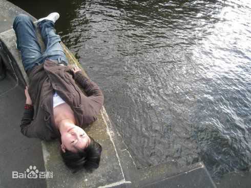 盖然在国外的随拍性感图片图集