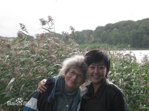 盖然在国外的随拍性感图片图集