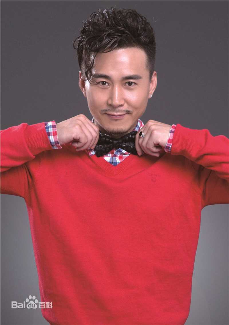耿一正红毛衣前后照片