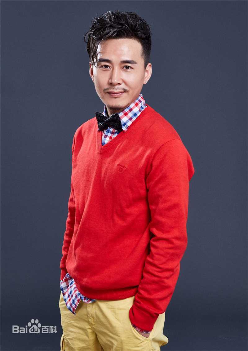 耿一正红毛衣前后照片