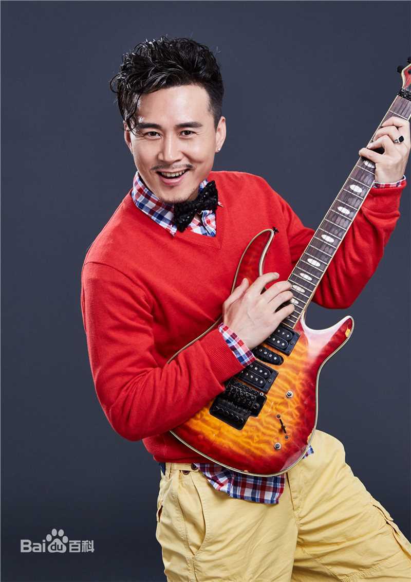 耿一正红毛衣前后照片