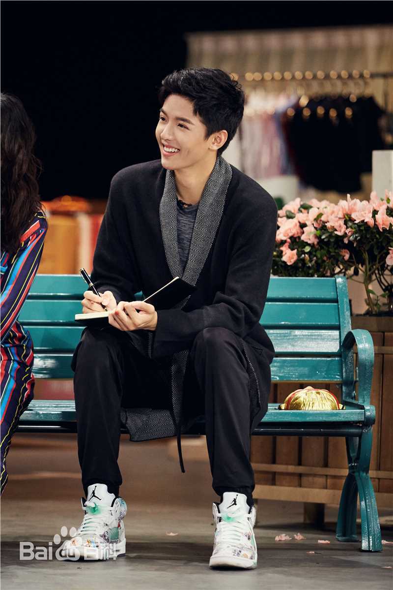 周峻纬参加综艺素颜照相册