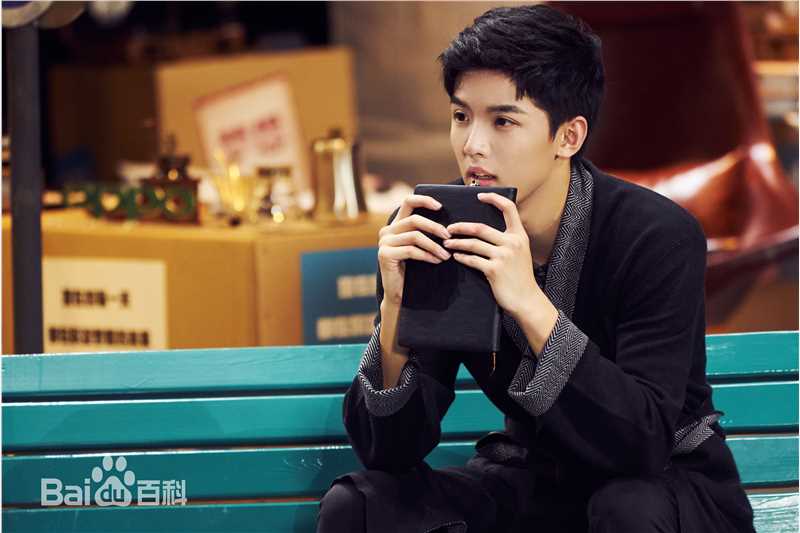 周峻纬参加综艺素颜照相册