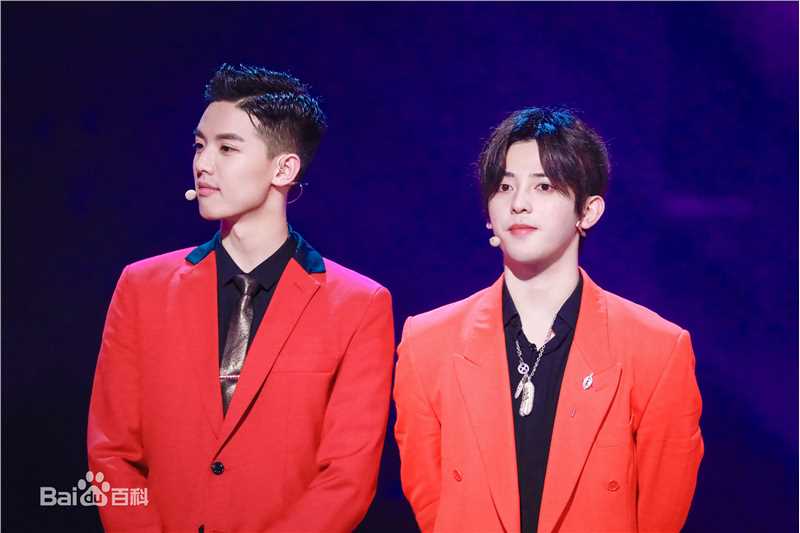 精选周峻纬在《无限歌谣季》现场照中的图册