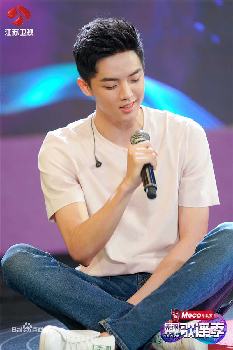 精选周峻纬在《无限歌谣季》现场照中的图册