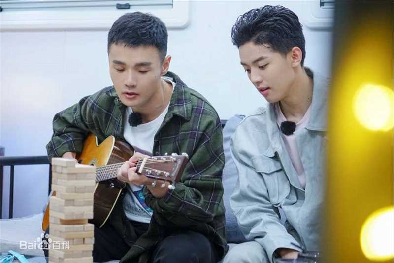 精选周峻纬在《无限歌谣季》现场照中的图册