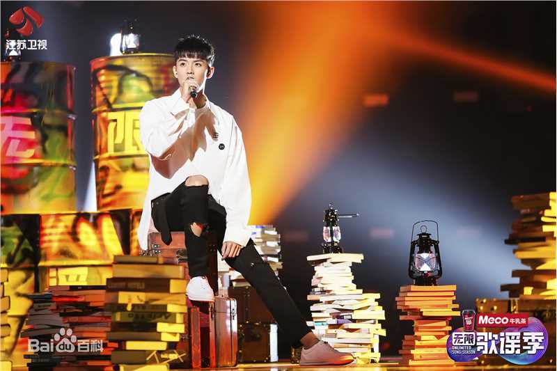 精选周峻纬在《无限歌谣季》现场照中的图册