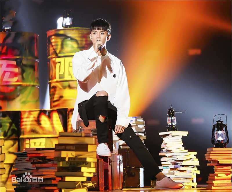 周峻纬前后照片