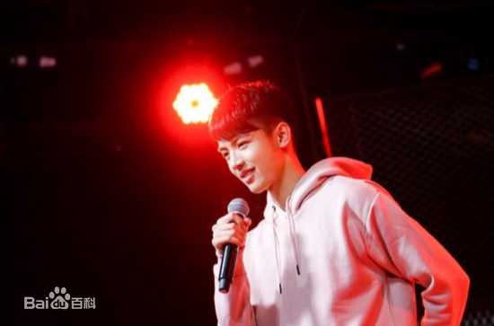 周峻纬前后照片