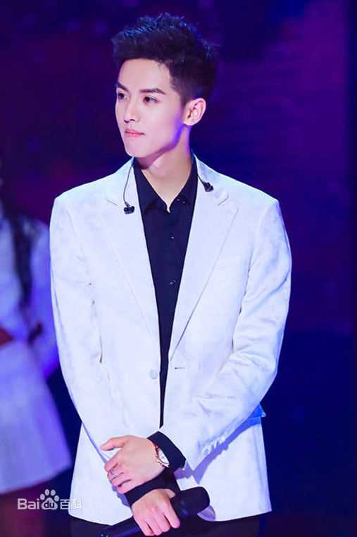 周峻纬前后照片