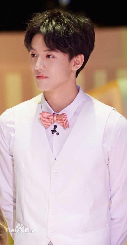 周峻纬前后照片