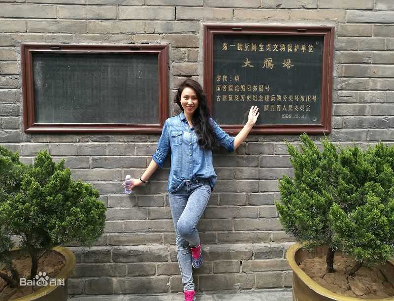 卢卓婕(lou ceg jib)生活照性感图片壁纸