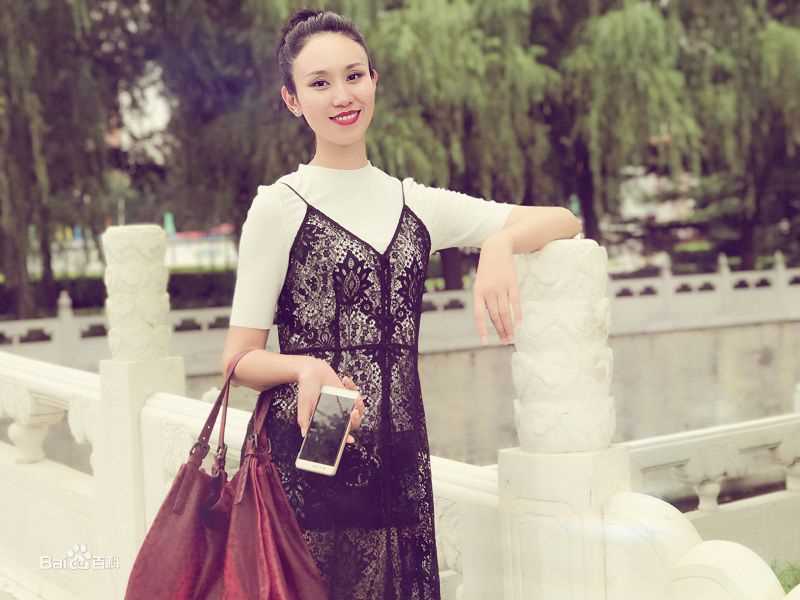 卢卓婕(lou ceg jib)生活照性感图片壁纸