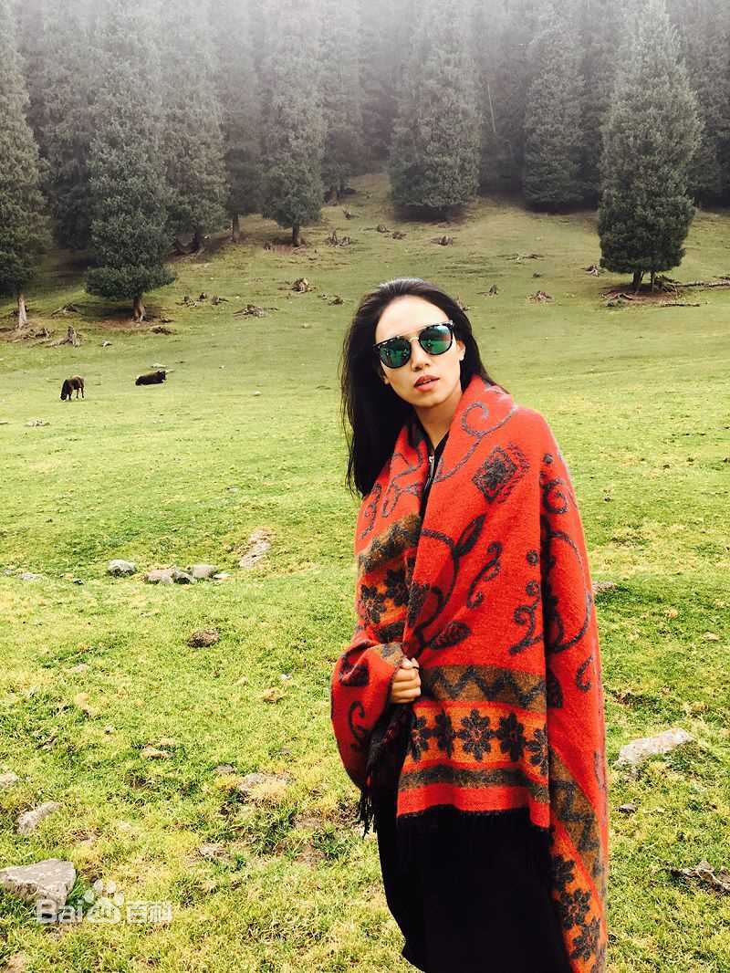 卢卓婕(lou ceg jib)生活照性感图片壁纸