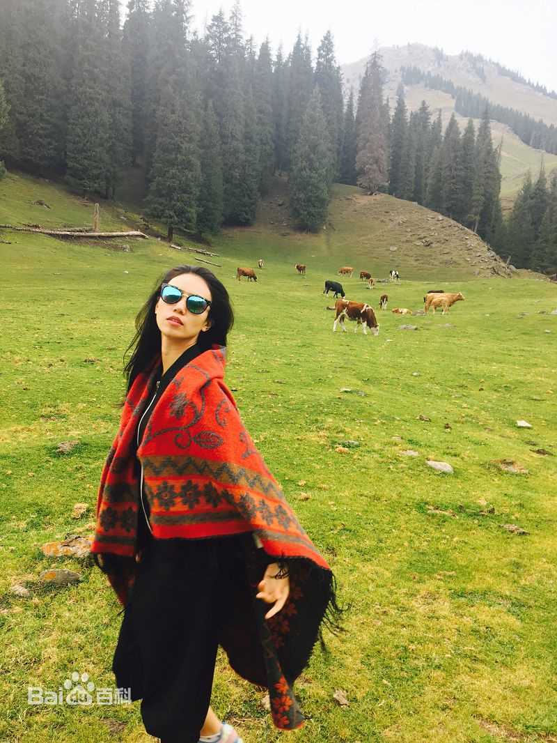 卢卓婕(lou ceg jib)生活照性感图片壁纸