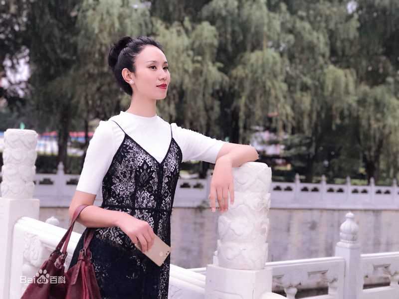 卢卓婕(lou ceg jib)生活照性感图片壁纸