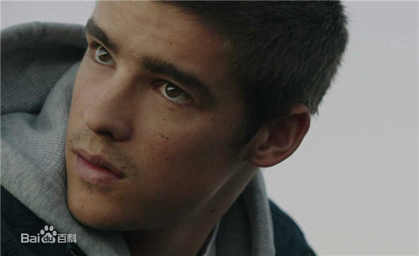 布兰顿·思怀兹(Brenton Thwaites)最优质剧照
