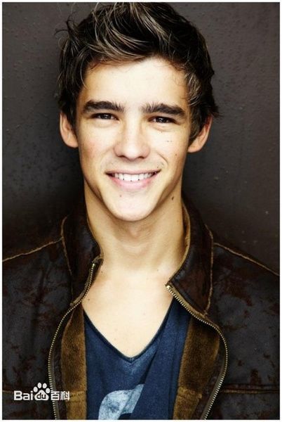 最新布兰顿·思怀兹(Brenton Thwaites)性感图片