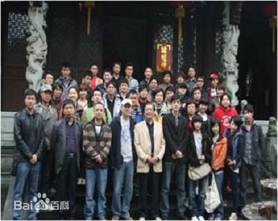 邓健文制片主任素颜照相册