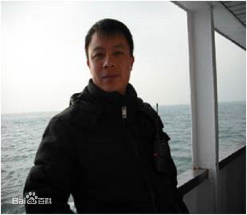 邓健文制片主任素颜照相册