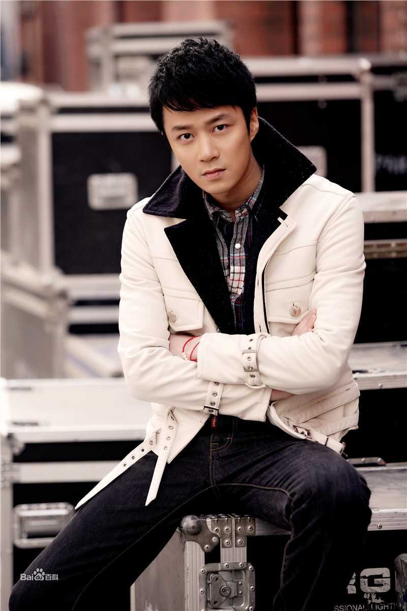 张轶艺术照生活照