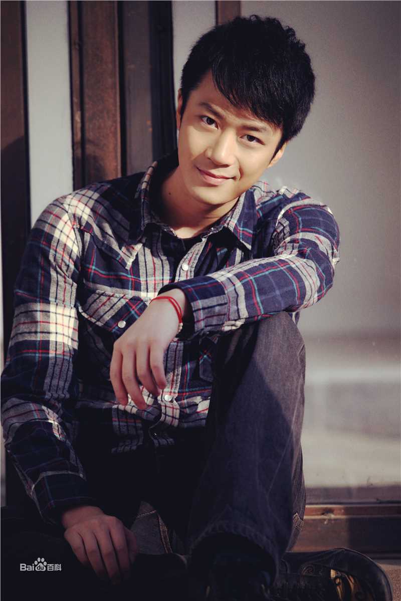 张轶艺术照生活照