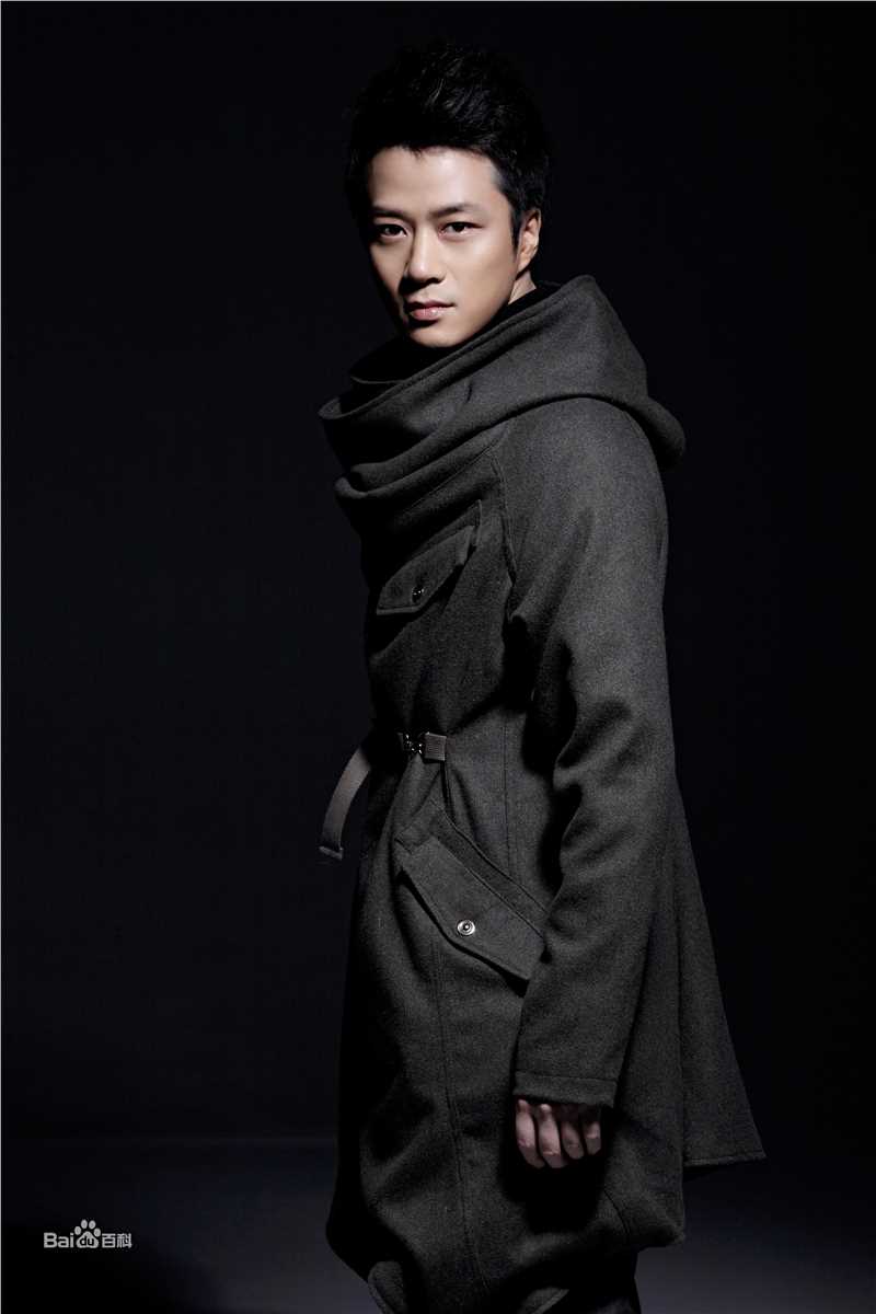 张轶艺术照生活照