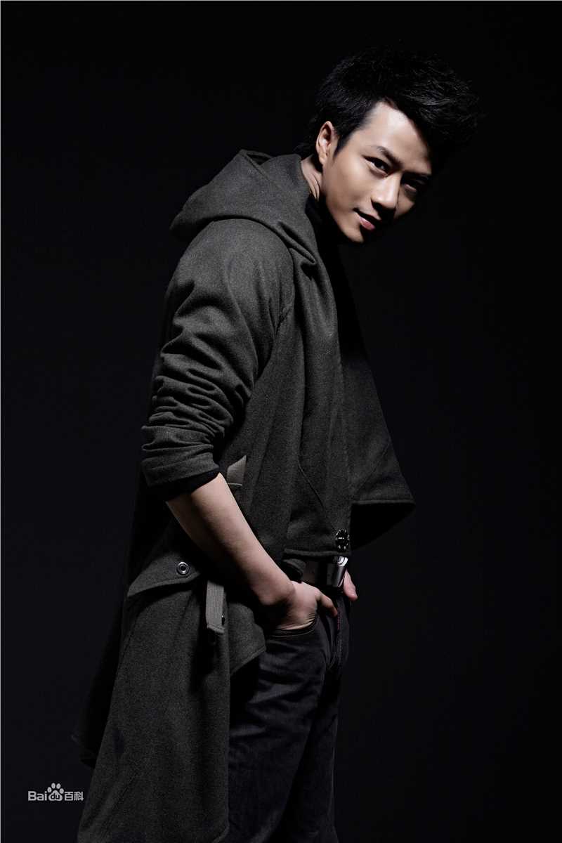 张轶艺术照生活照