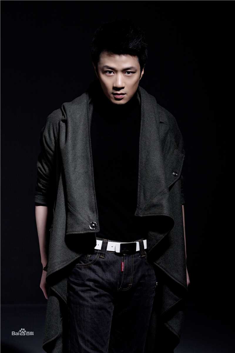 张轶艺术照生活照