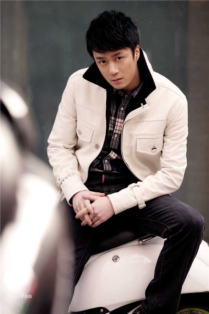 张轶艺术照生活照