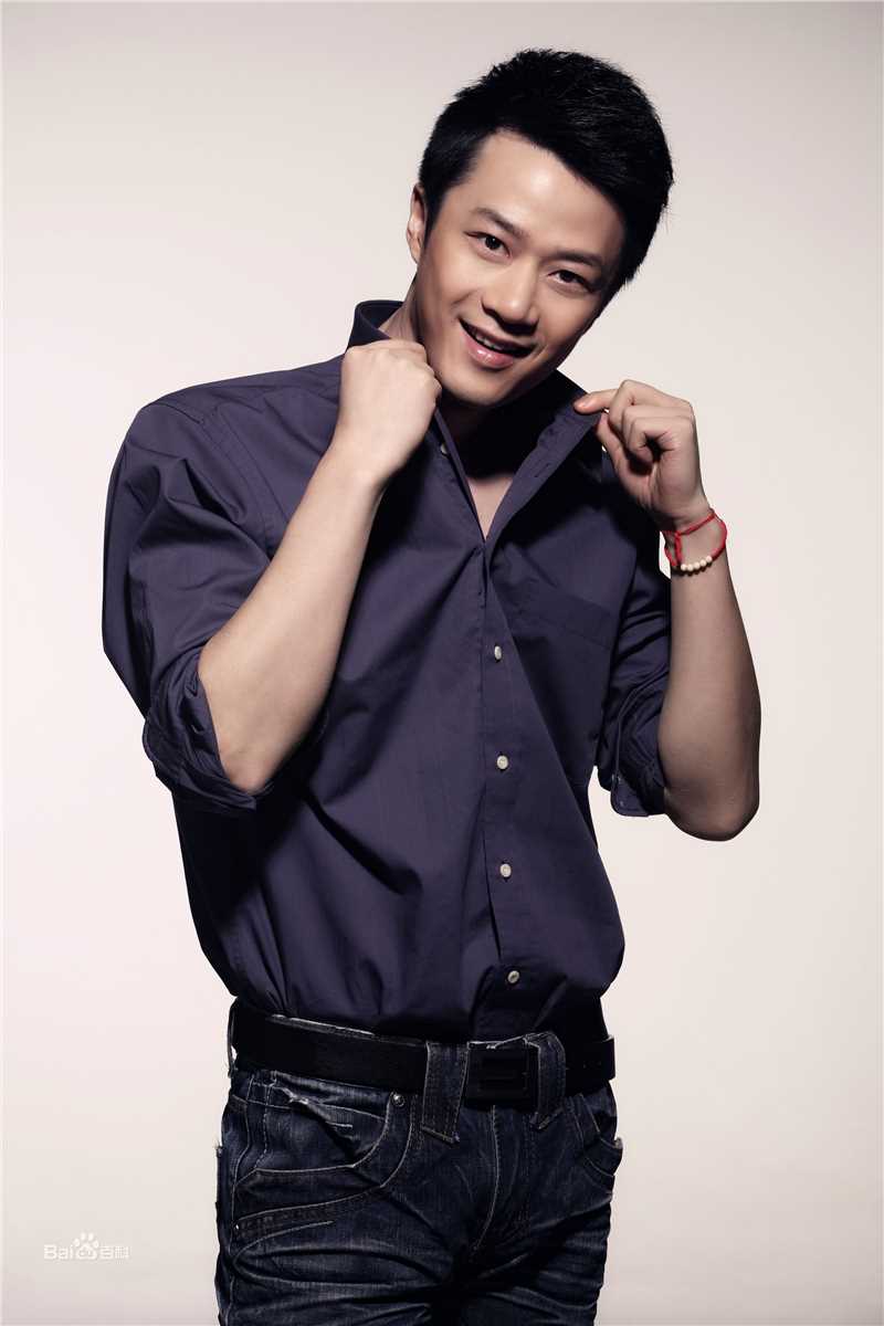 张轶艺术照生活照