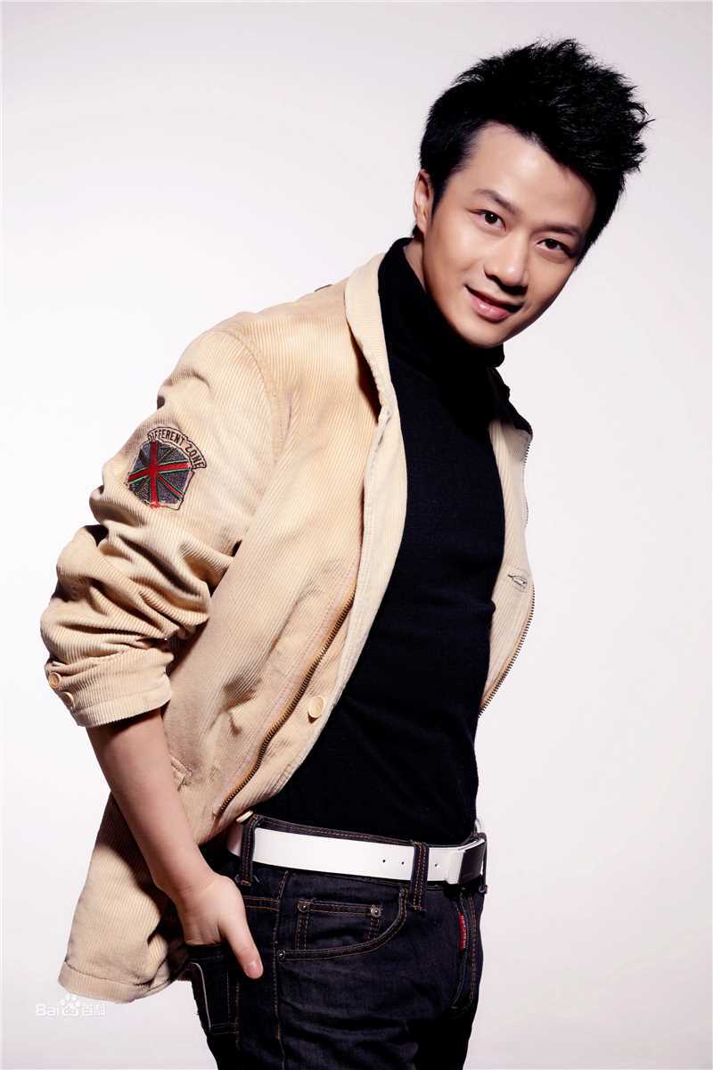 张轶艺术照生活照