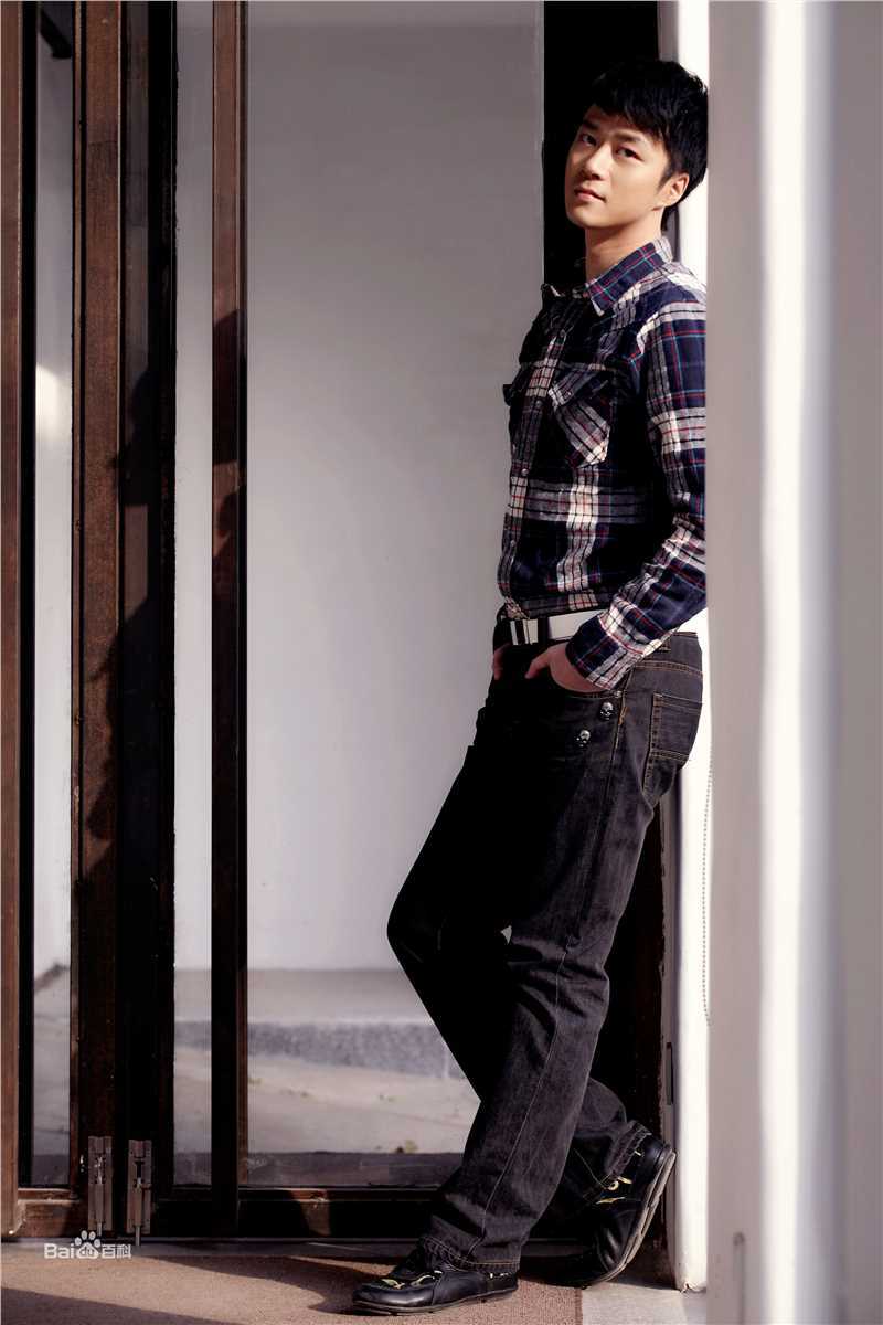 张轶艺术照生活照