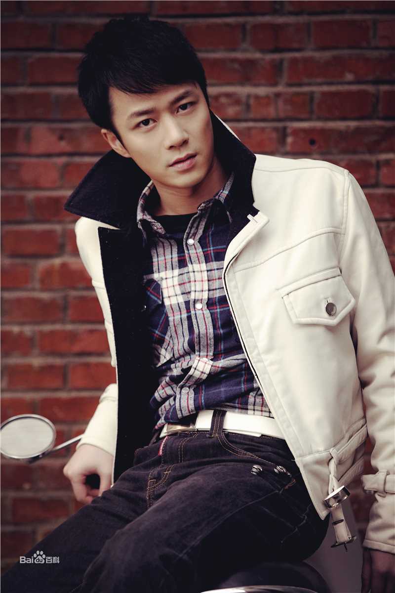 张轶艺术照生活照