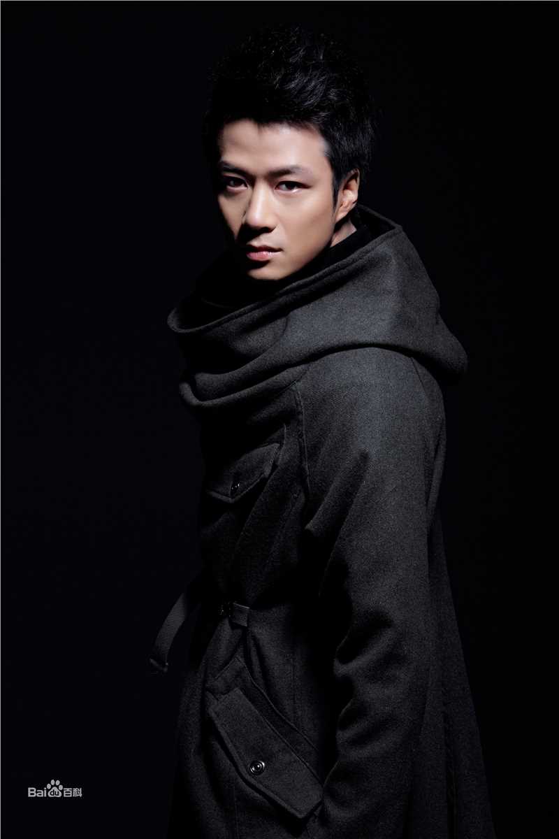 张轶艺术照生活照