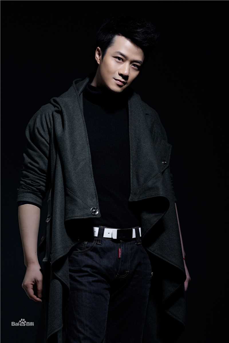 张轶艺术照生活照