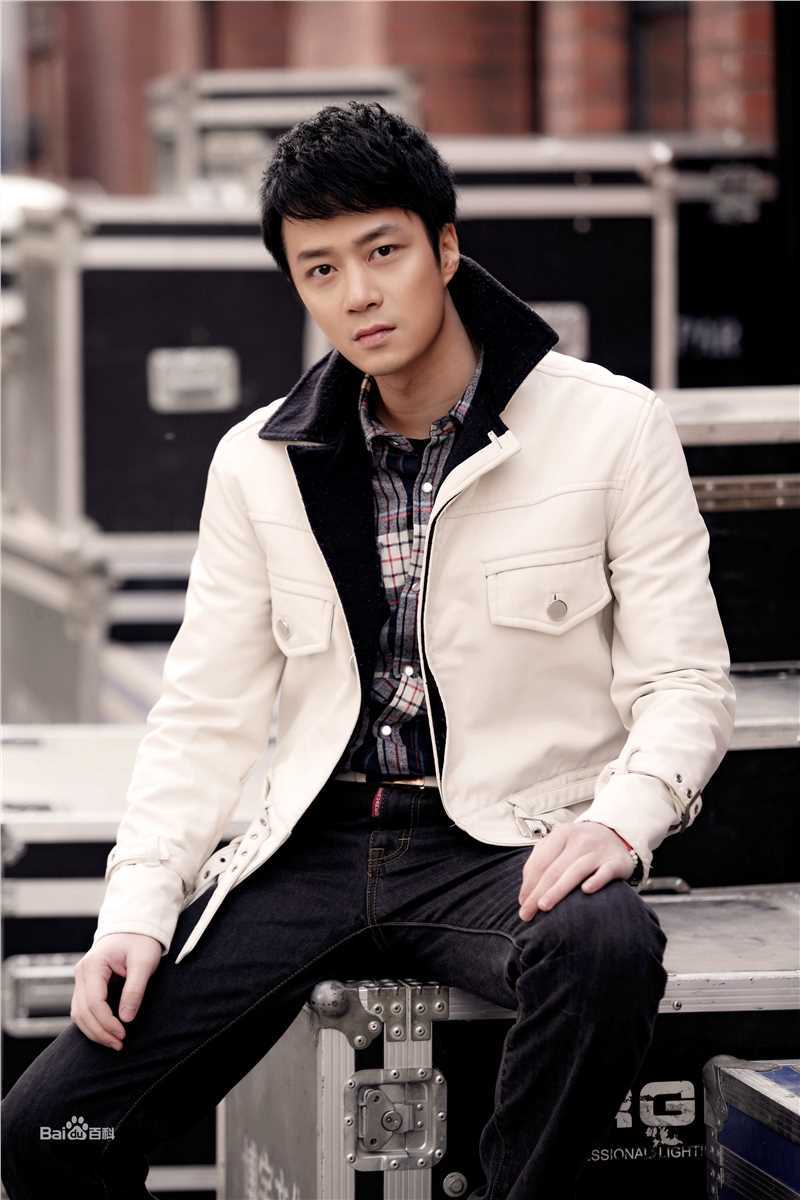 张轶艺术照生活照