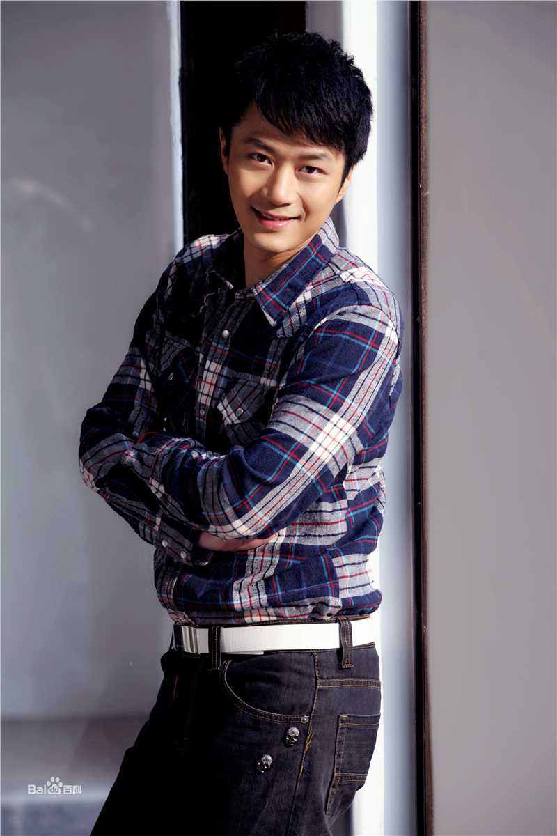 张轶艺术照生活照