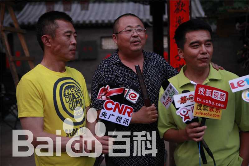 汪涛导演工作照性感图片壁纸