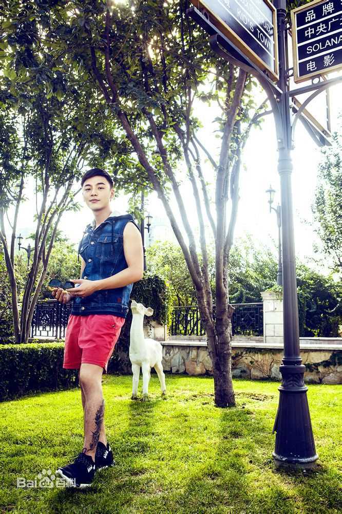 曹璐时尚街拍前后照片