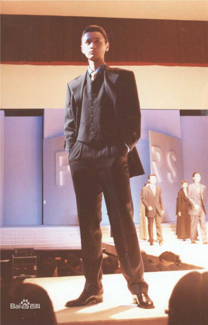 薛飞儿时的照片前后照片