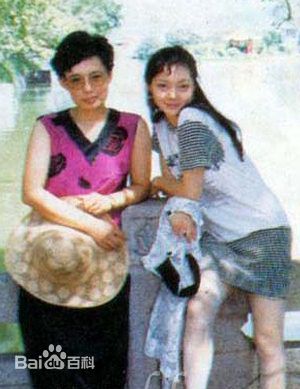 张莉宝姐姐生活照性感图片图集