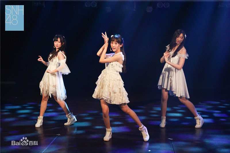 张怡(Yoko)演出照性感图片图集