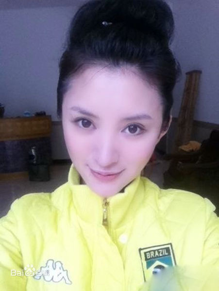 最新吴兰馨紫性感图片